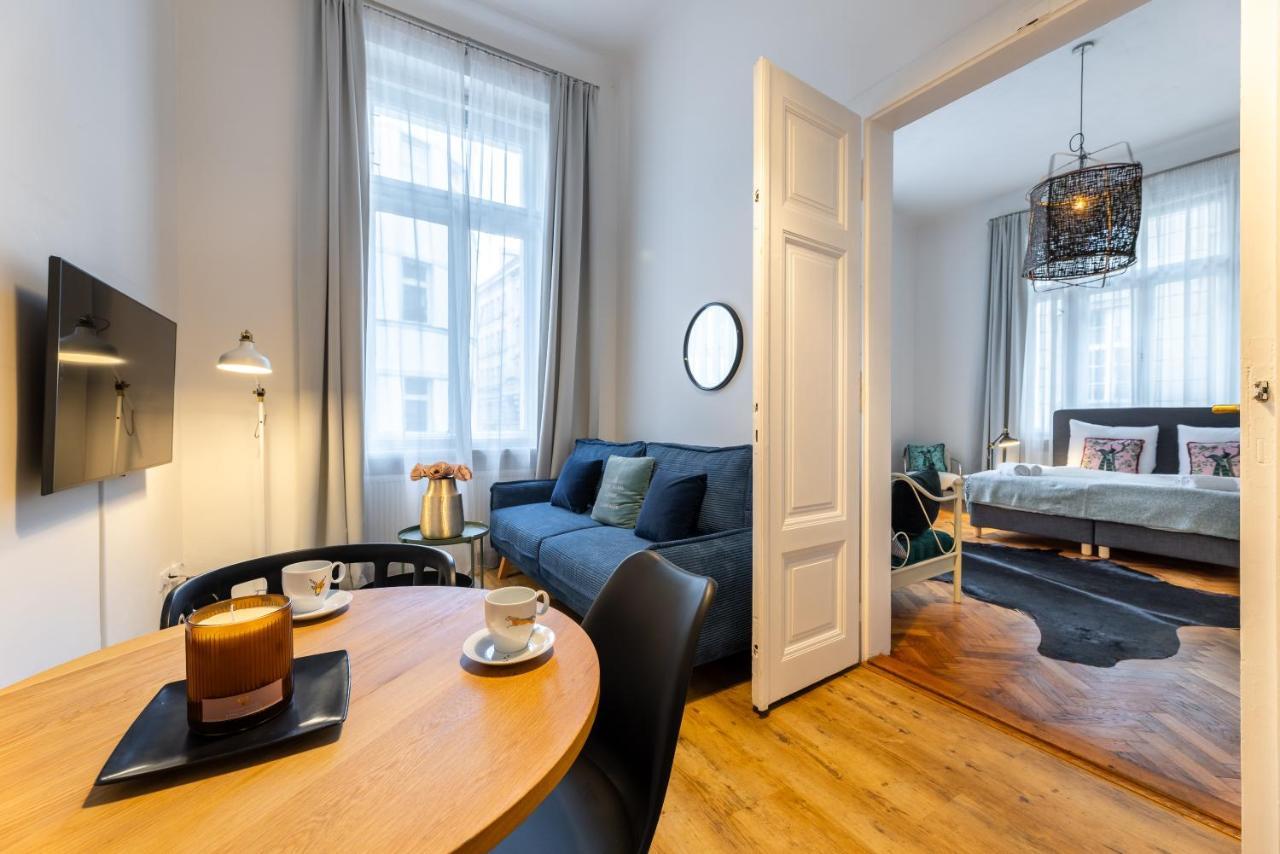 Charming 1 Bedroom Apartment In The City Center Of Praga Exterior foto