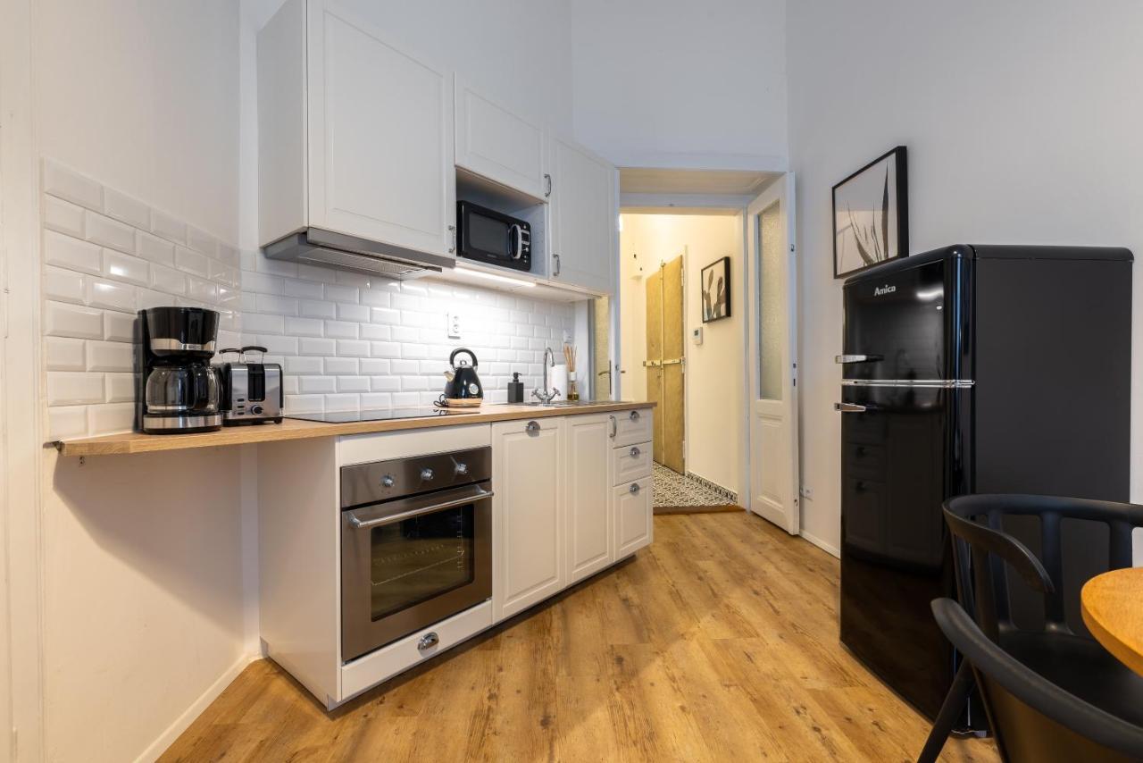 Charming 1 Bedroom Apartment In The City Center Of Praga Exterior foto