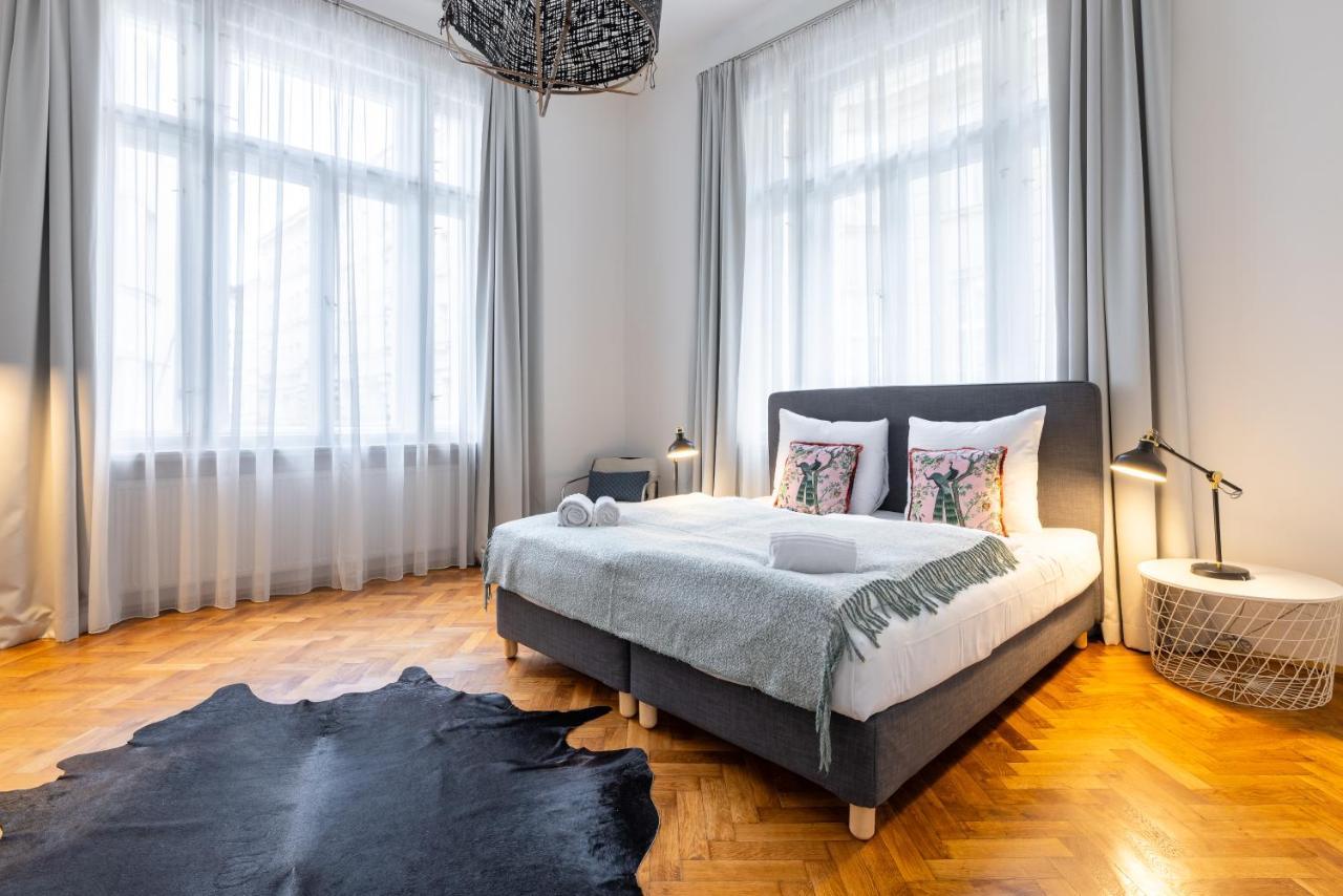 Charming 1 Bedroom Apartment In The City Center Of Praga Exterior foto